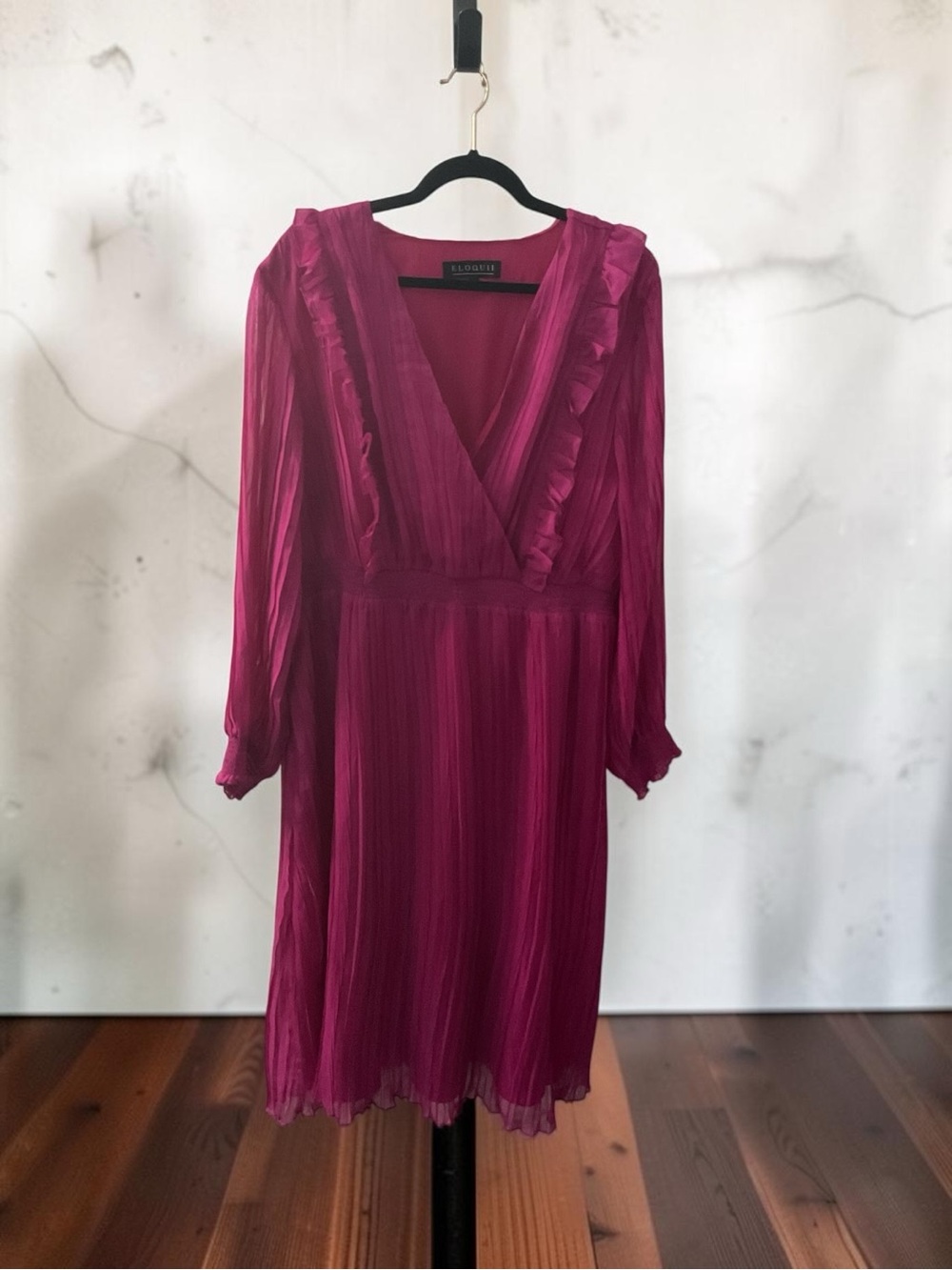NWOT Magenta Pleated V-Neck Ruffle-Trim LS Dress P:23” L:48”